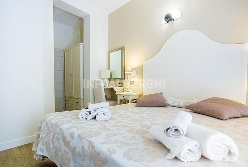 Hotel Ermeti B&B Brunch リッチョーネ エクステリア 写真