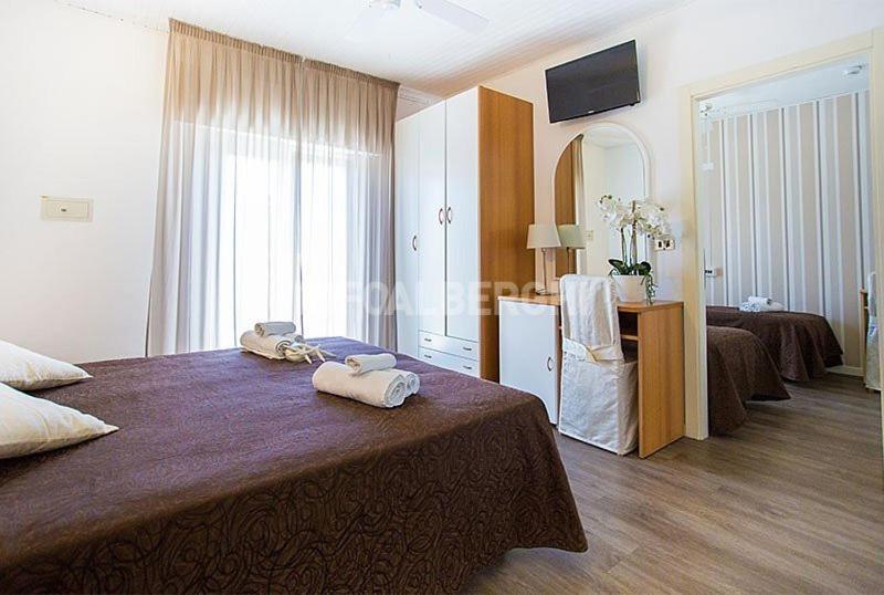 Hotel Ermeti B&B Brunch リッチョーネ エクステリア 写真