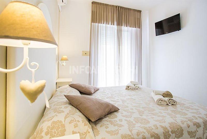 Hotel Ermeti B&B Brunch リッチョーネ エクステリア 写真
