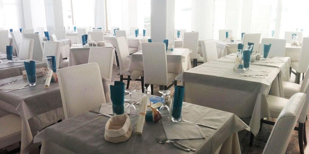 Hotel Ermeti B&B Brunch リッチョーネ エクステリア 写真