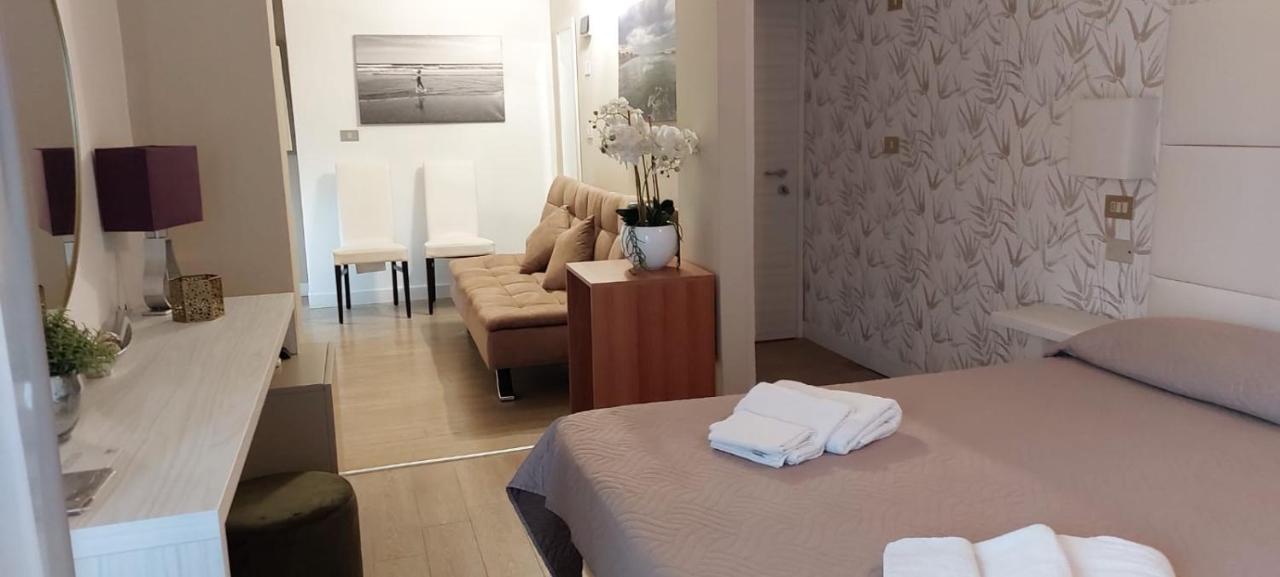 Hotel Ermeti B&B Brunch リッチョーネ エクステリア 写真