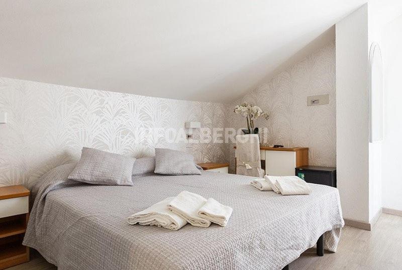 Hotel Ermeti B&B Brunch リッチョーネ エクステリア 写真