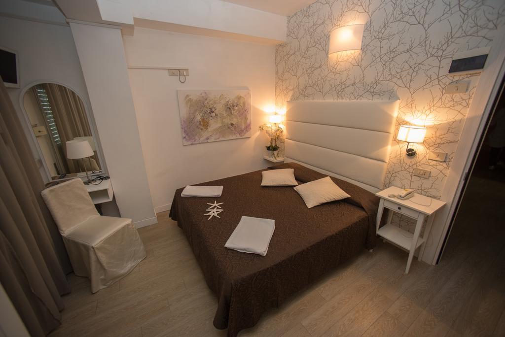 Hotel Ermeti B&B Brunch リッチョーネ エクステリア 写真