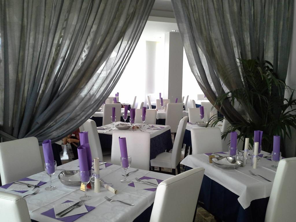 Hotel Ermeti B&B Brunch リッチョーネ エクステリア 写真