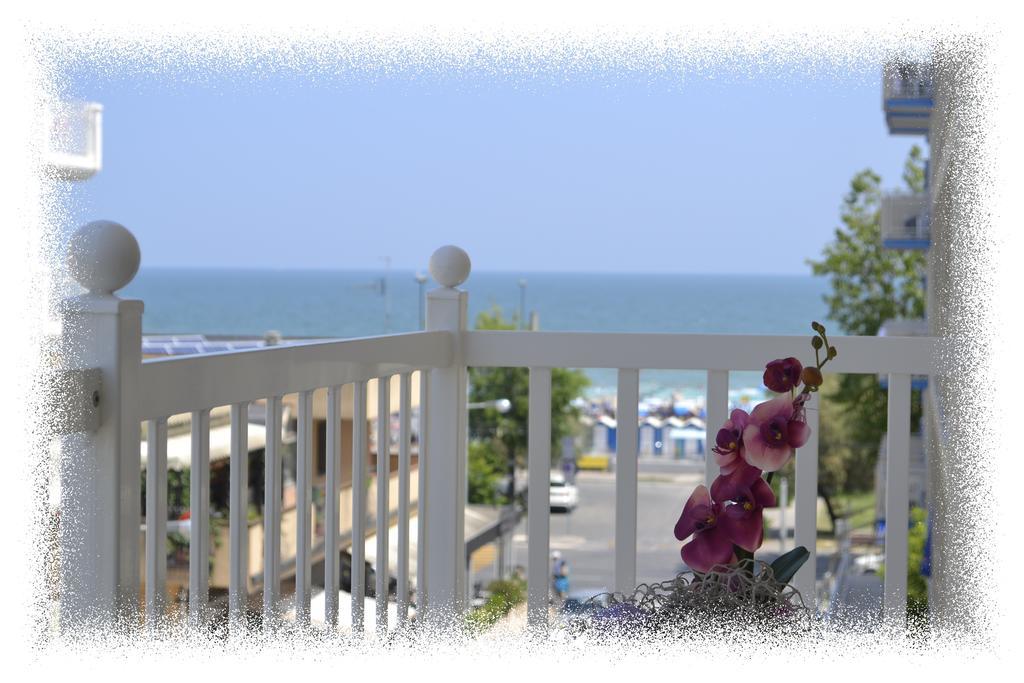 Hotel Ermeti B&B Brunch リッチョーネ エクステリア 写真
